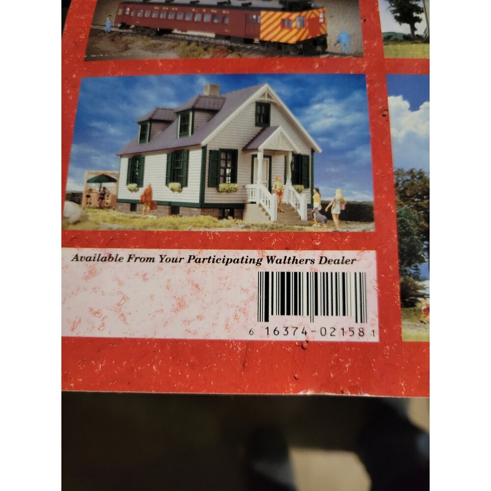 Walthers HO Scale Model Railroad Catalog Reference Manual (2002) - Picture 3 of 10